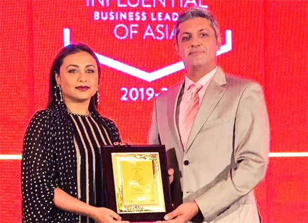 Rani Mukherji receiving award