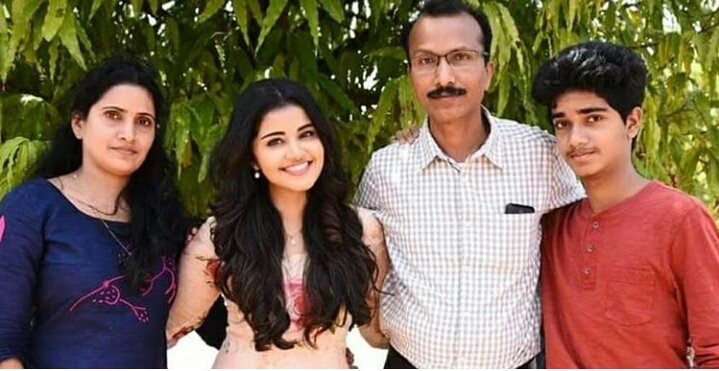 Anupama Parameswaran family