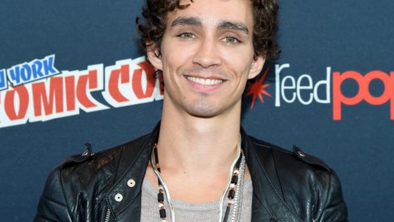 Robert Sheehan