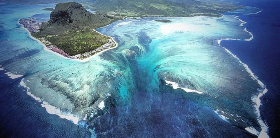 UnderWater Falls - Mauritius