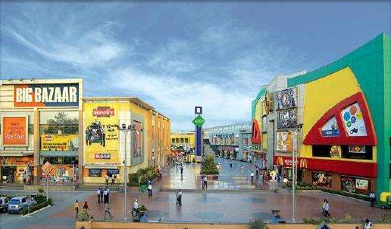 10 acres mall ahmedabad