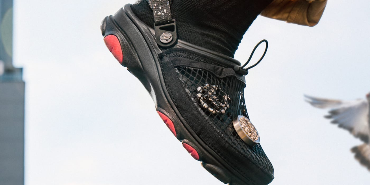 10 Best Stylish Crocs for Men & Women