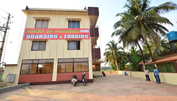 Sri Sigandureshwari Boarding and Lodging Murudeshwar