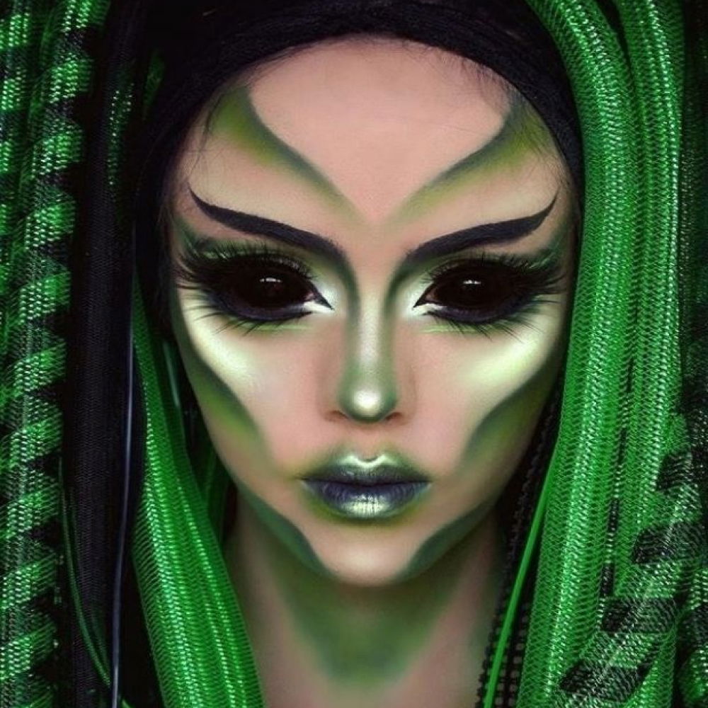 Alien makeup | HALLOWEEN COSTUME IDEAS