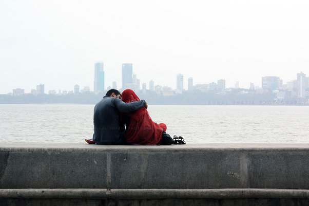 Marine Drive | places in mumbai for couples