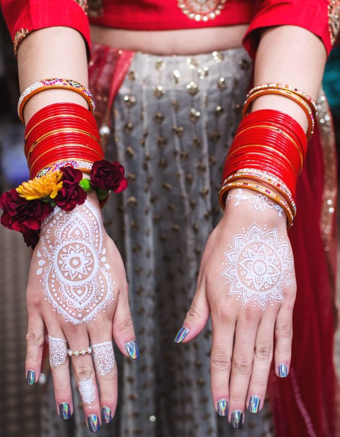 simple mehndi design for Back Hand 