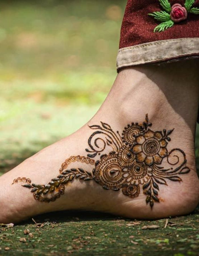 Simple mehndi designs for ankle