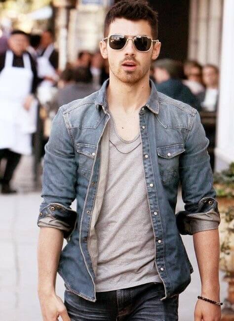 heavier shirt jacket with V-neck t-shirt | shirt with t-shirt Combination