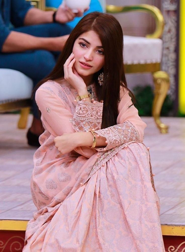 Kinza Hashmi | pakistani actress
