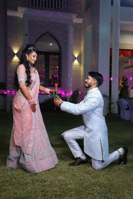 photo pose couple for wedding