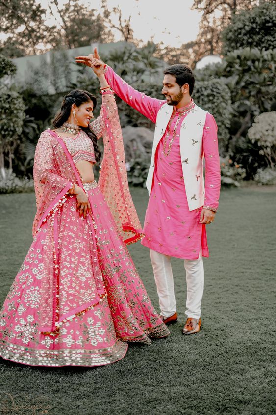 couple photography poses for wedding