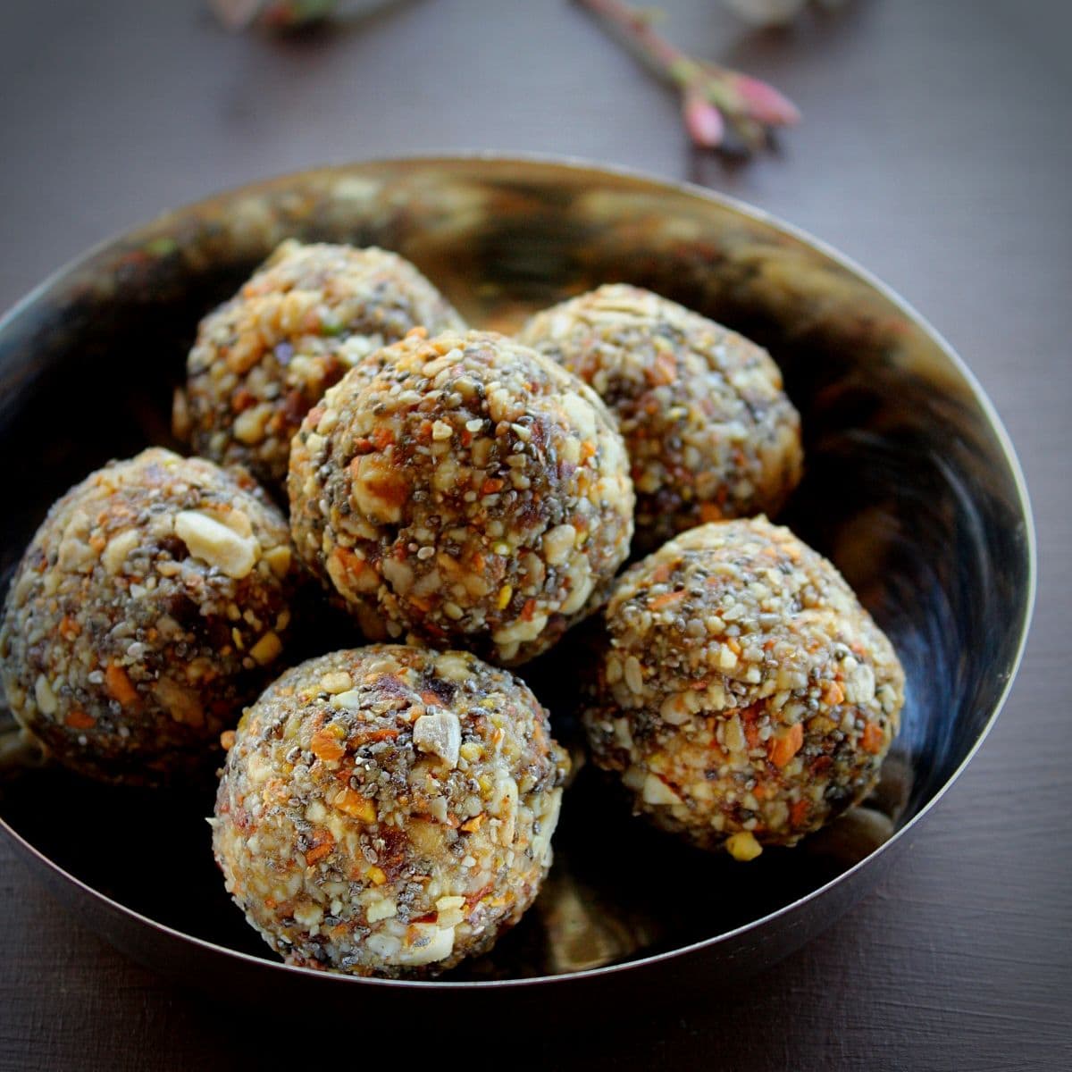 Oats and Nuts Ladoo