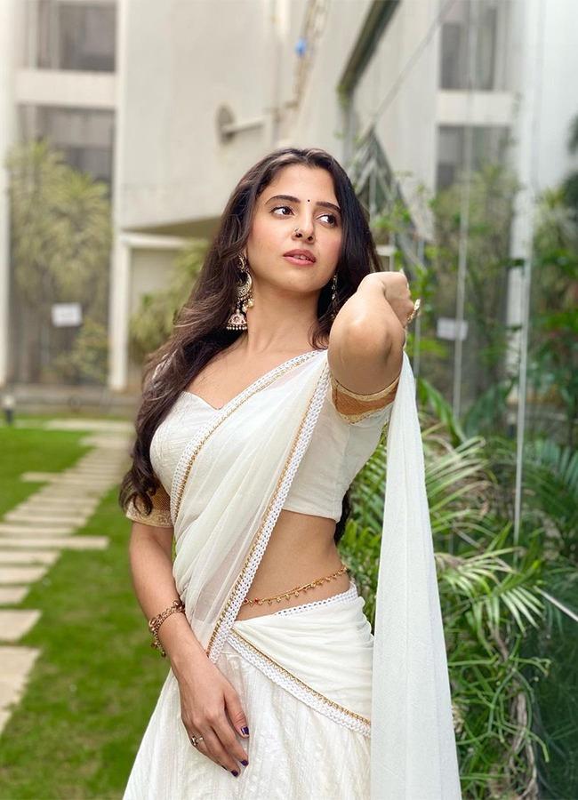 Actress Preethi Anju Asrani Beautiful Pics