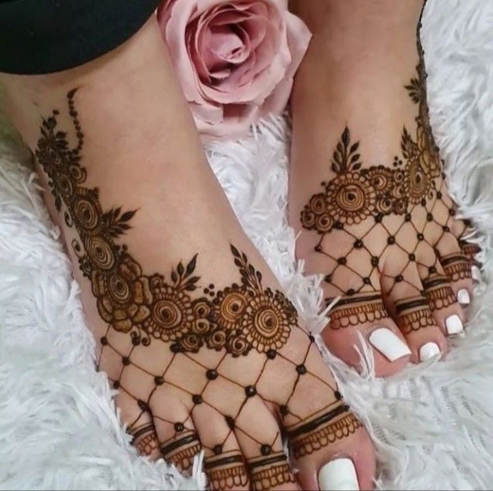 floral arches mehndi for leg