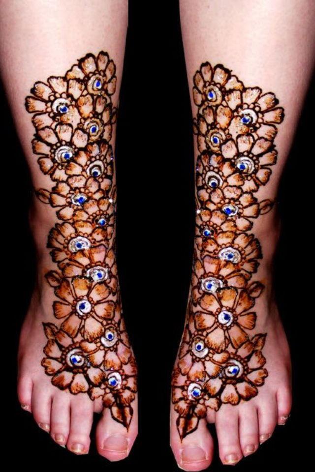 Color blocked mehendi design for leg