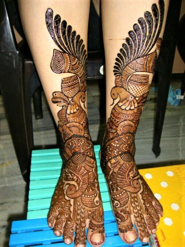 Henna glam style mehndi for leg