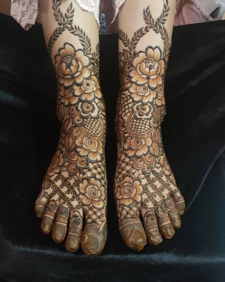 peepal tree mehndi design for leg