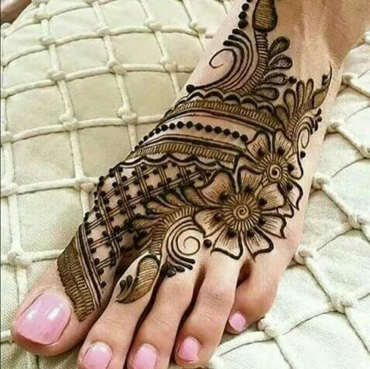 Simple floral mehndi design for leg